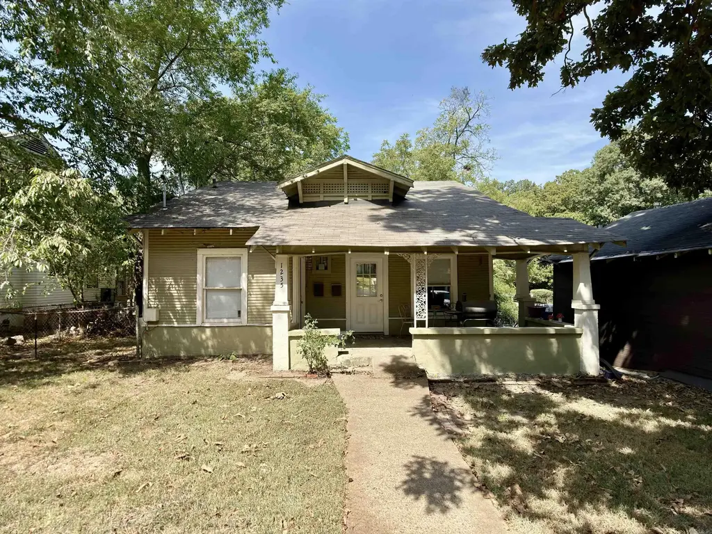 1233 Flint, Jonesboro