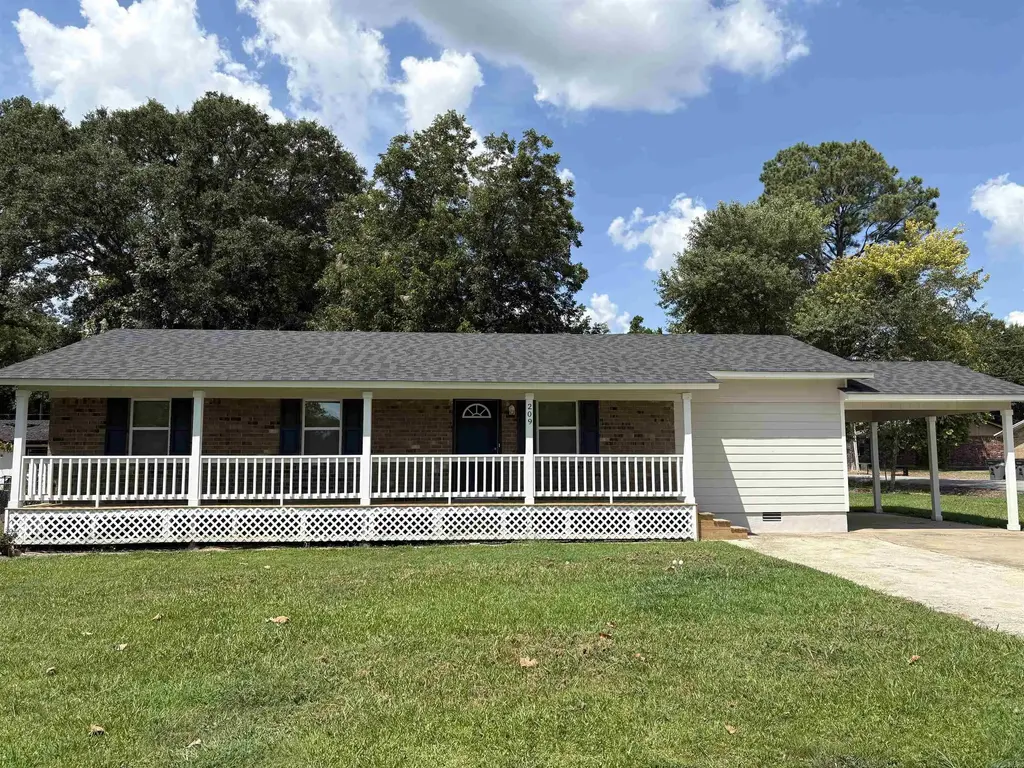 209 N Pear Street, Beebe