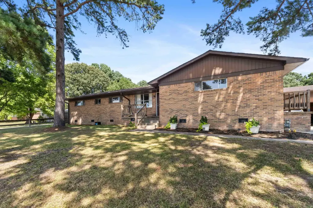 1821 E Lakeview Drive, Benton