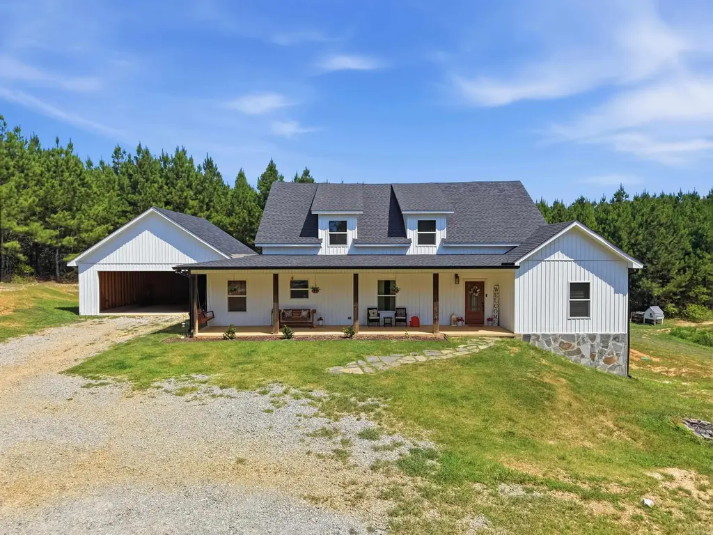 4629 De Young Road, Benton