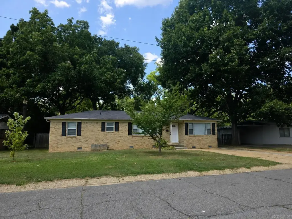 2106 Independence Avenue, Conway