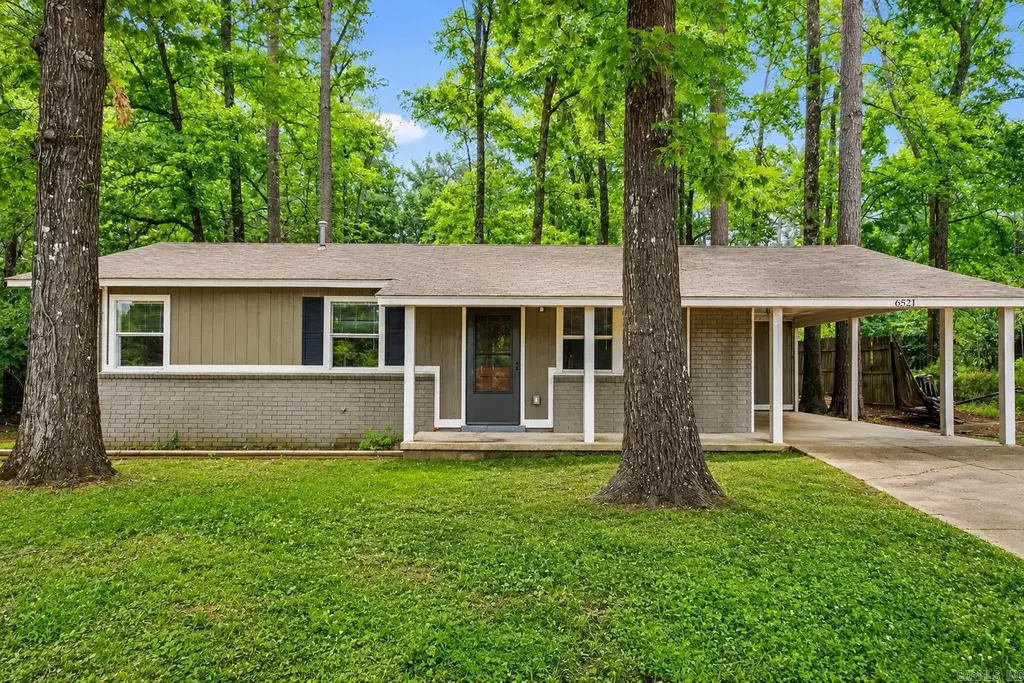 6521 Grayson Drive, Benton