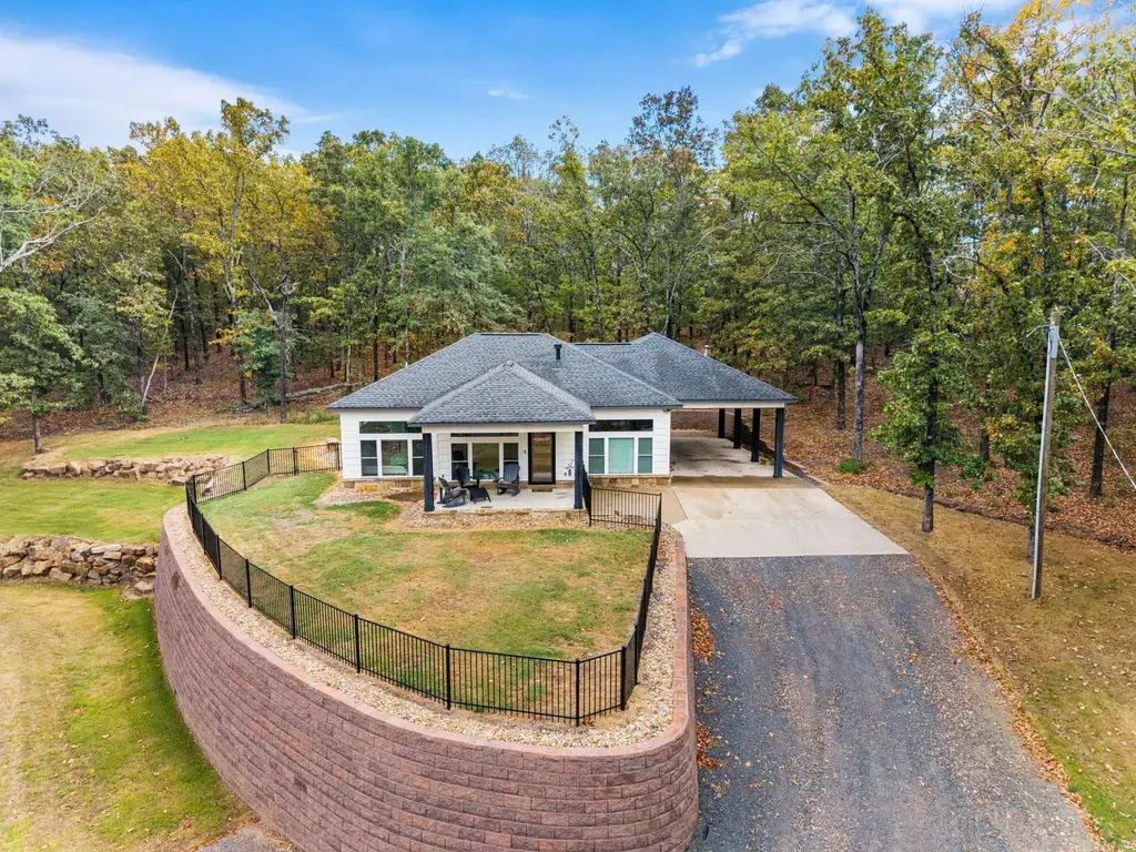 8325 Greer Road, Sherwood
