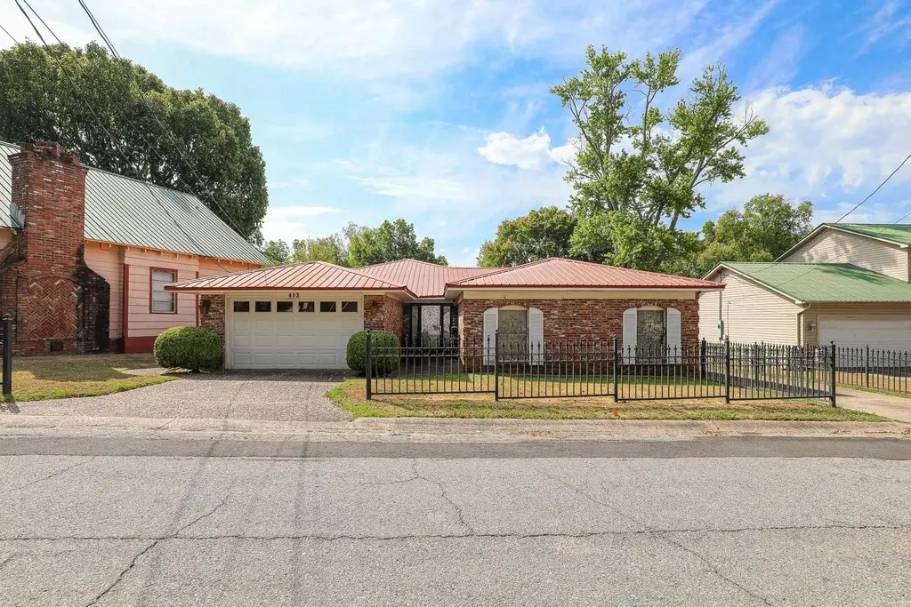 412 & 404 White St, Benton