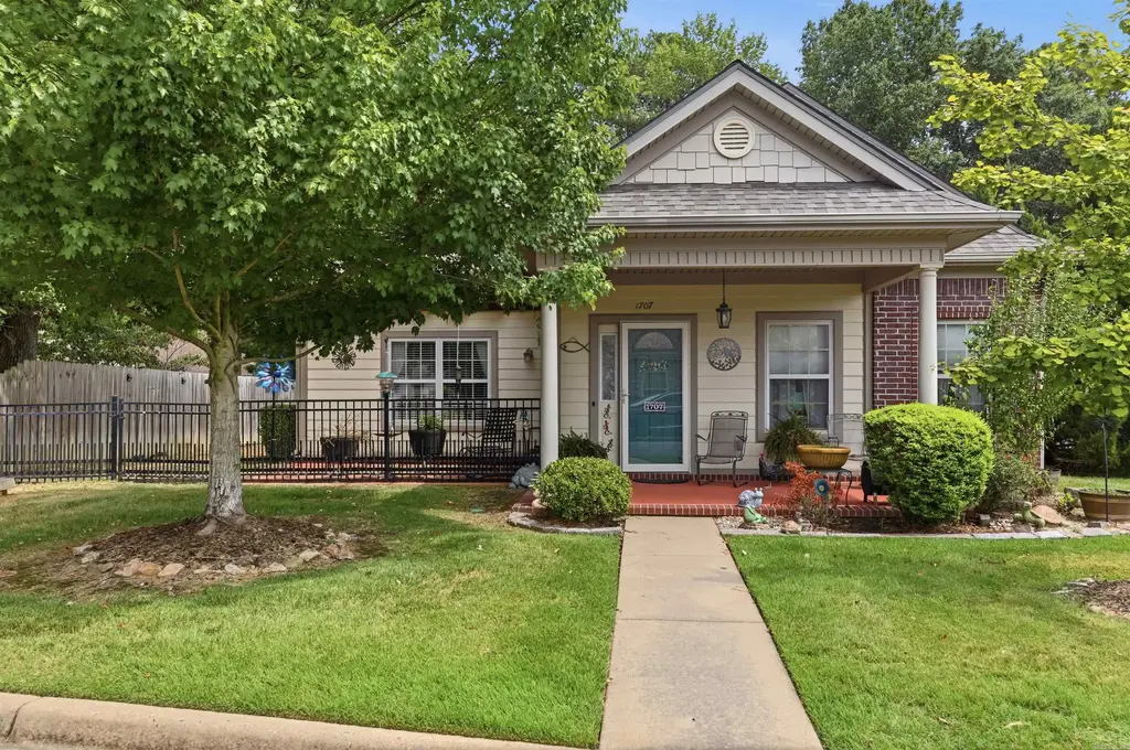 1707 Stagecoach Village, Little Rock