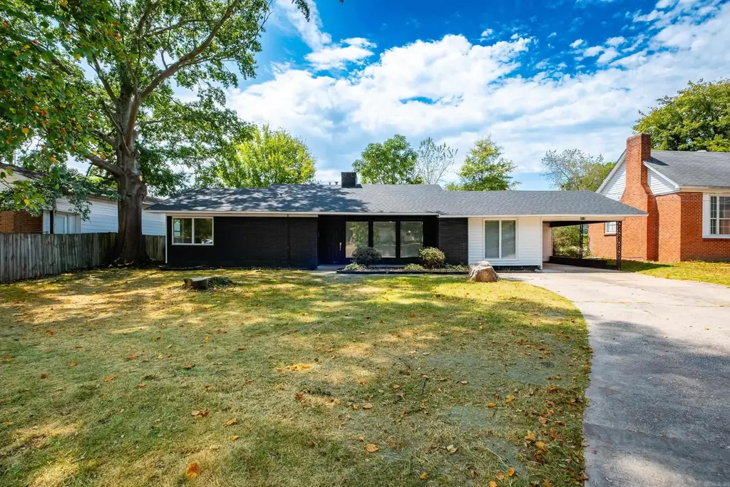 212 Lillian Street, Benton