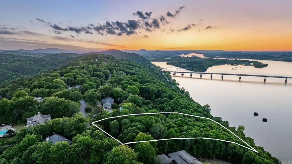 6 River View Point, Little Rock