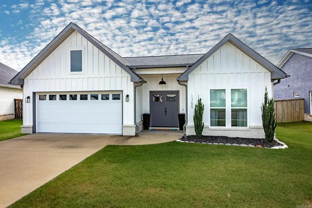 1755 Hobbiton Circle, Conway