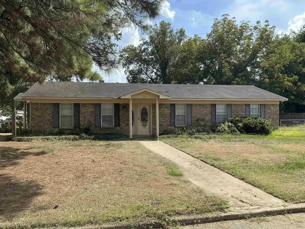 1200 E Bowles Street, Dumas