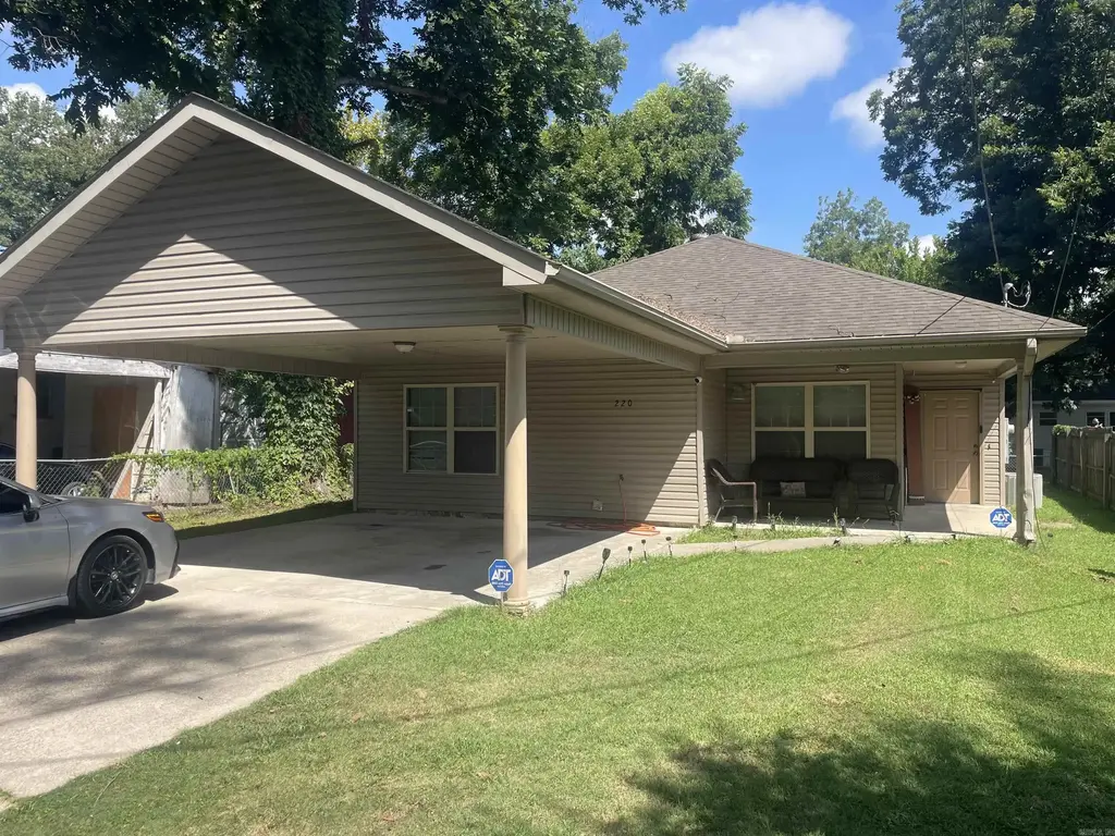 220 School St, McGehee