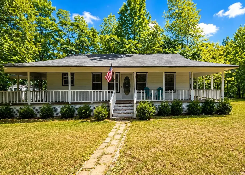 1000 Oak Grove Avenue, Mena