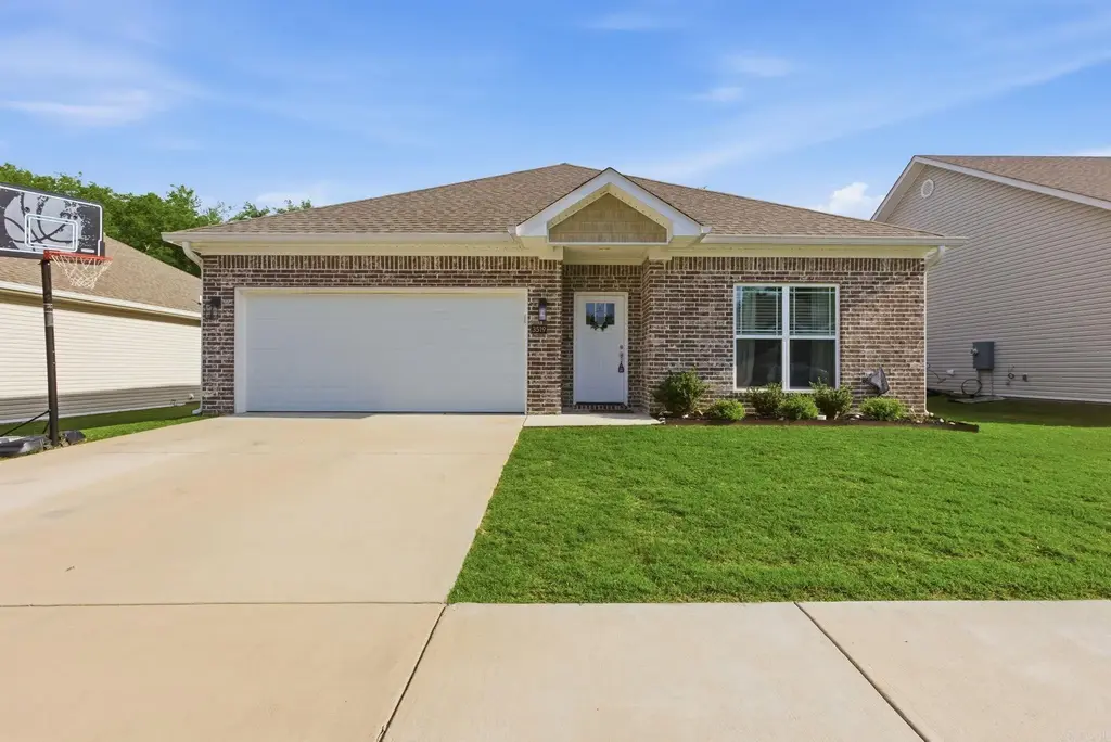 3519 Village Walk Drive, Bryant
