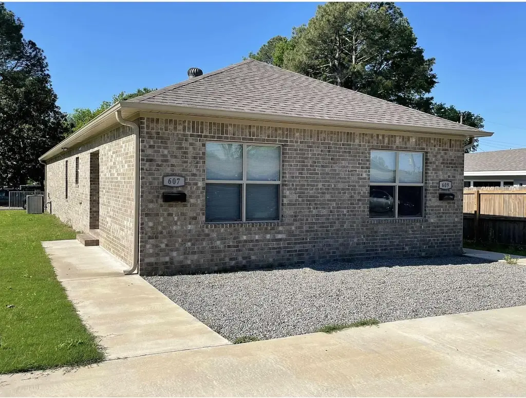 607 Lenora, Jacksonville