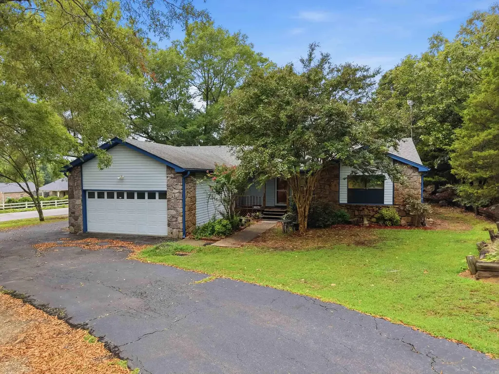 243 Pickles Gap Road, Conway