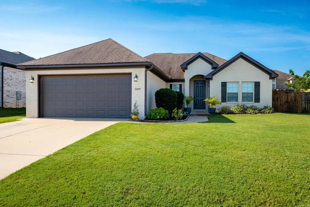 5009 Clover Brook Drive, Bryant