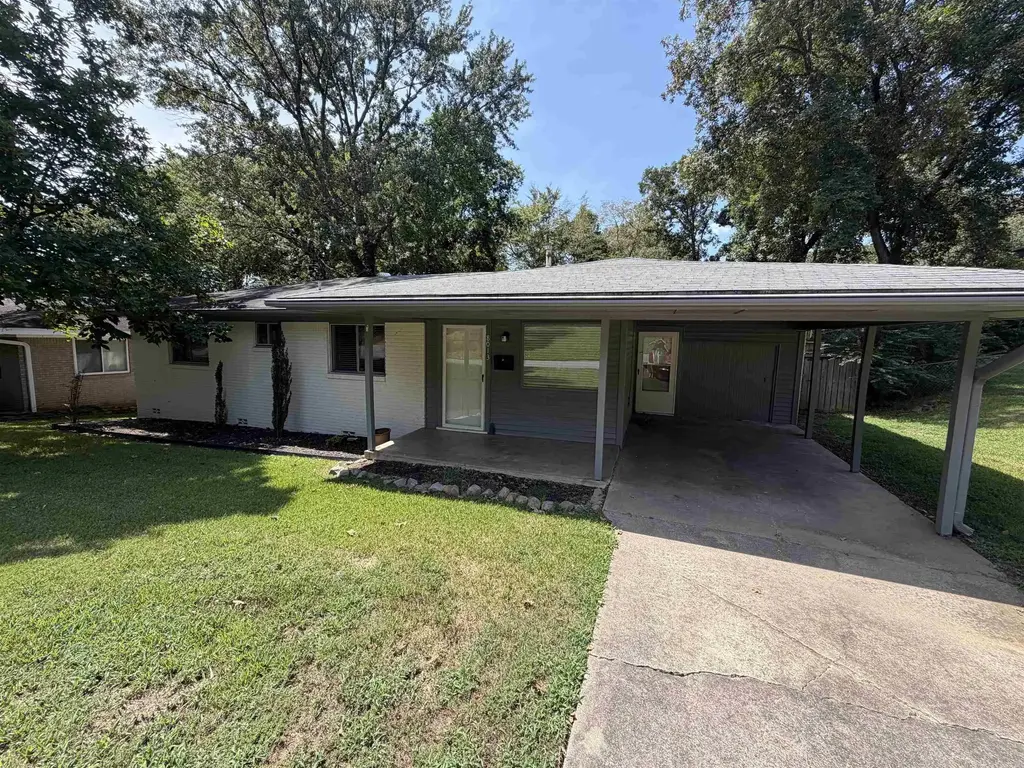 8013 Oakridge Drive, Sherwood