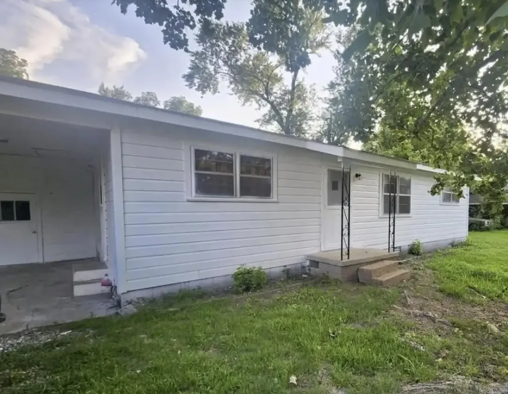 104 W Searcy, Kensett