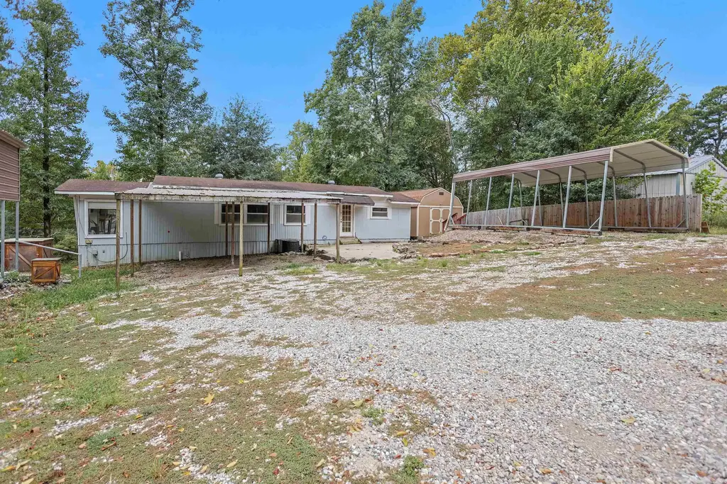 9 Bear Creek, Kirby