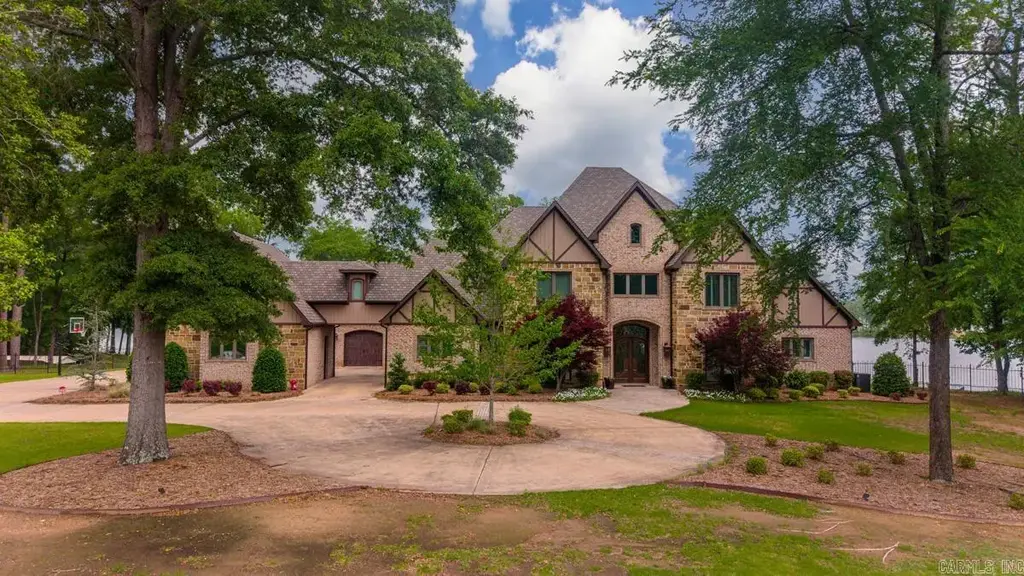 6522 Westminster, Benton