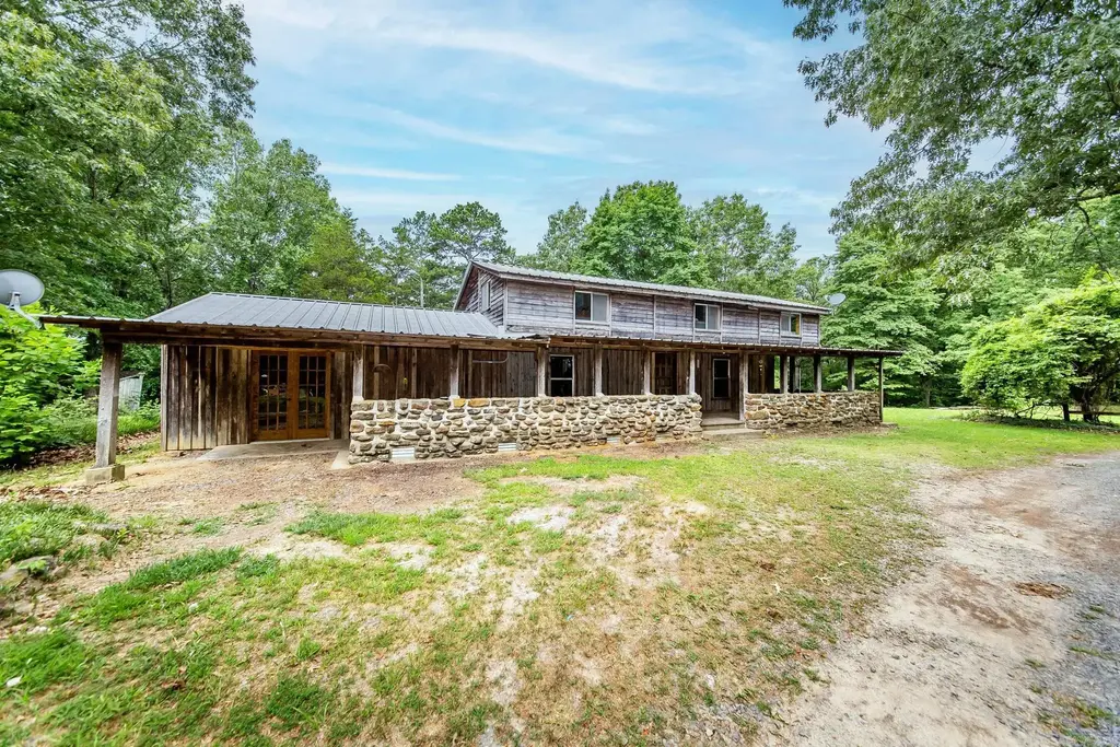 702 Ashwood Road, Clinton