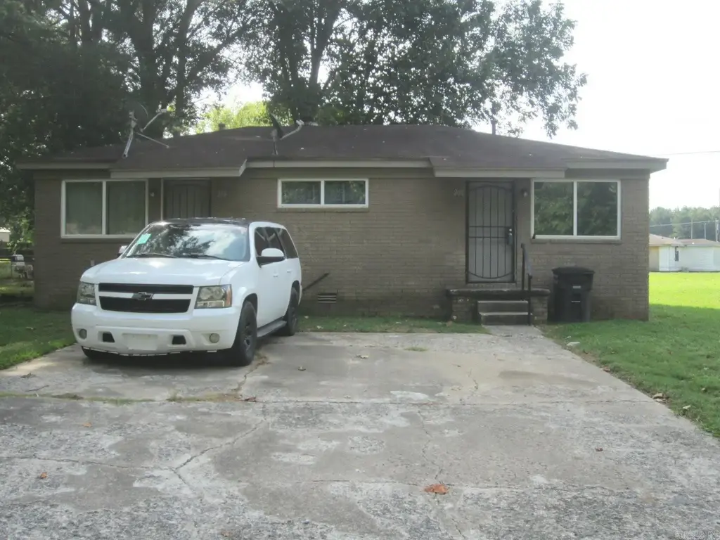 208-210 Smart Street, Jacksonville
