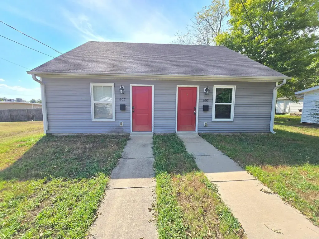 607 S First Street, Benton