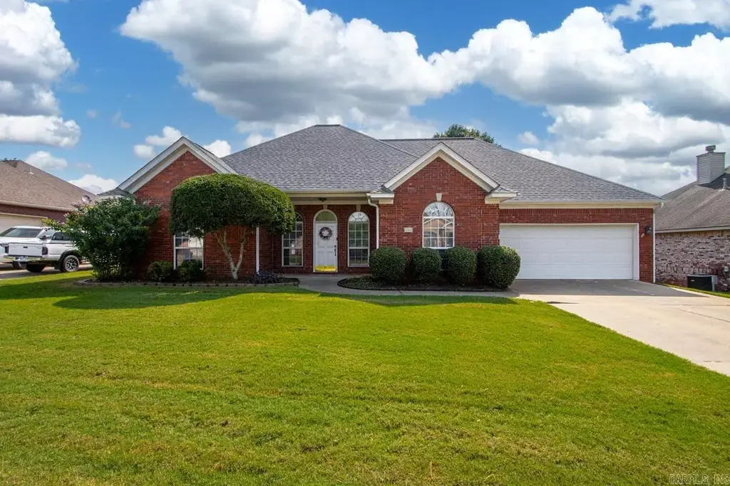 2212 Defoe Circle, Bryant