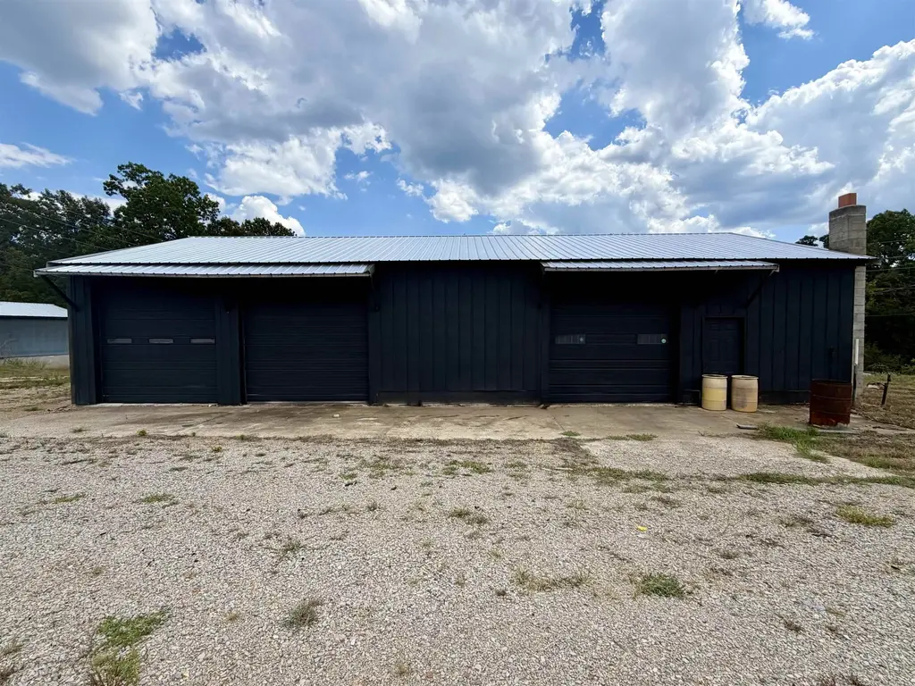 3166 Highway 62/412 Highway, Highland