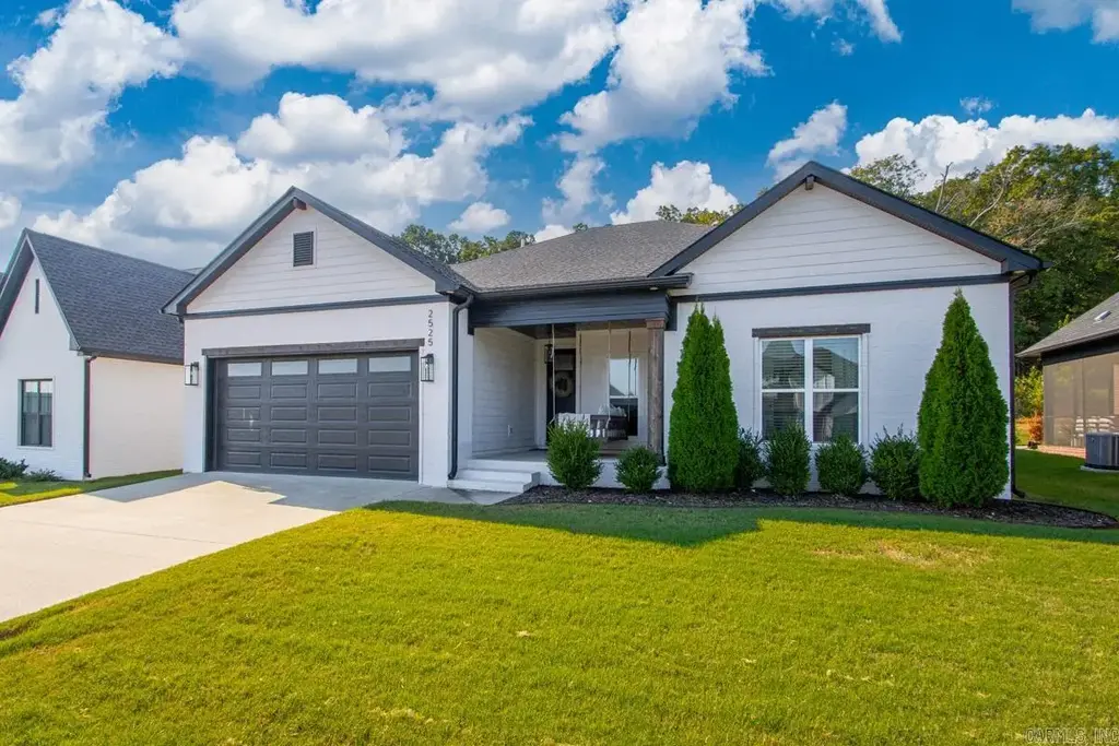 2525 Overcup, Conway