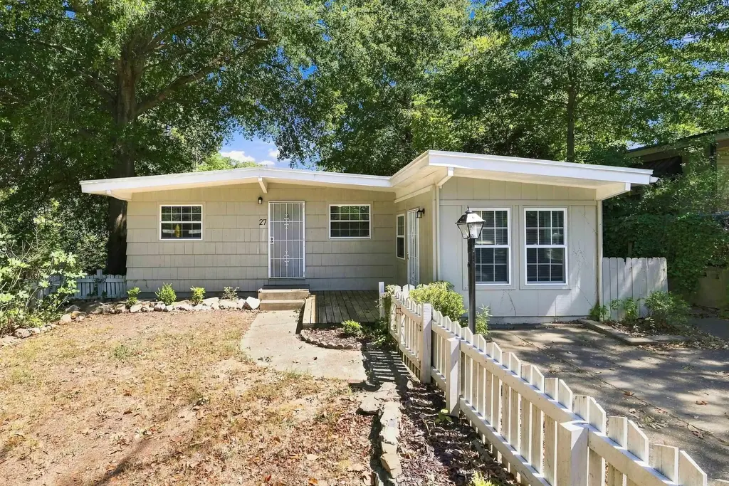 27 Greenway Drive, Little Rock
