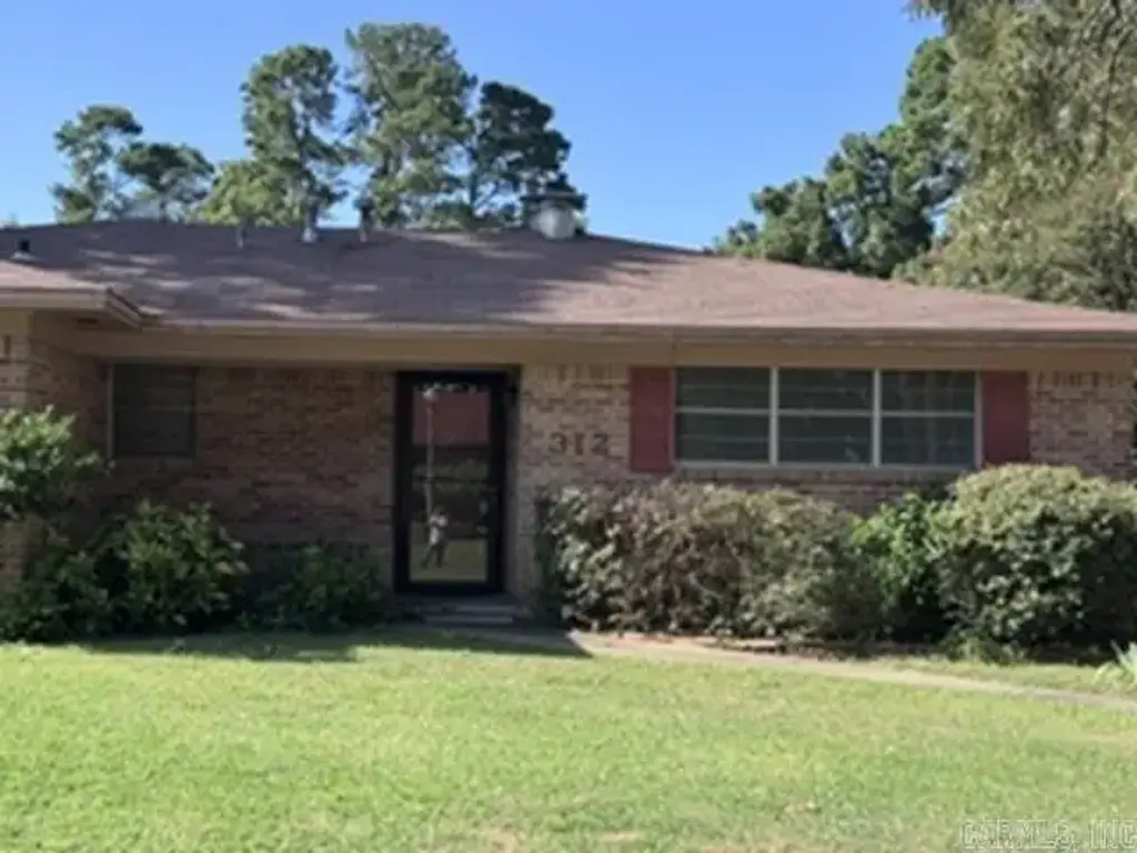 312 W Greenfield Drive, Texarkana