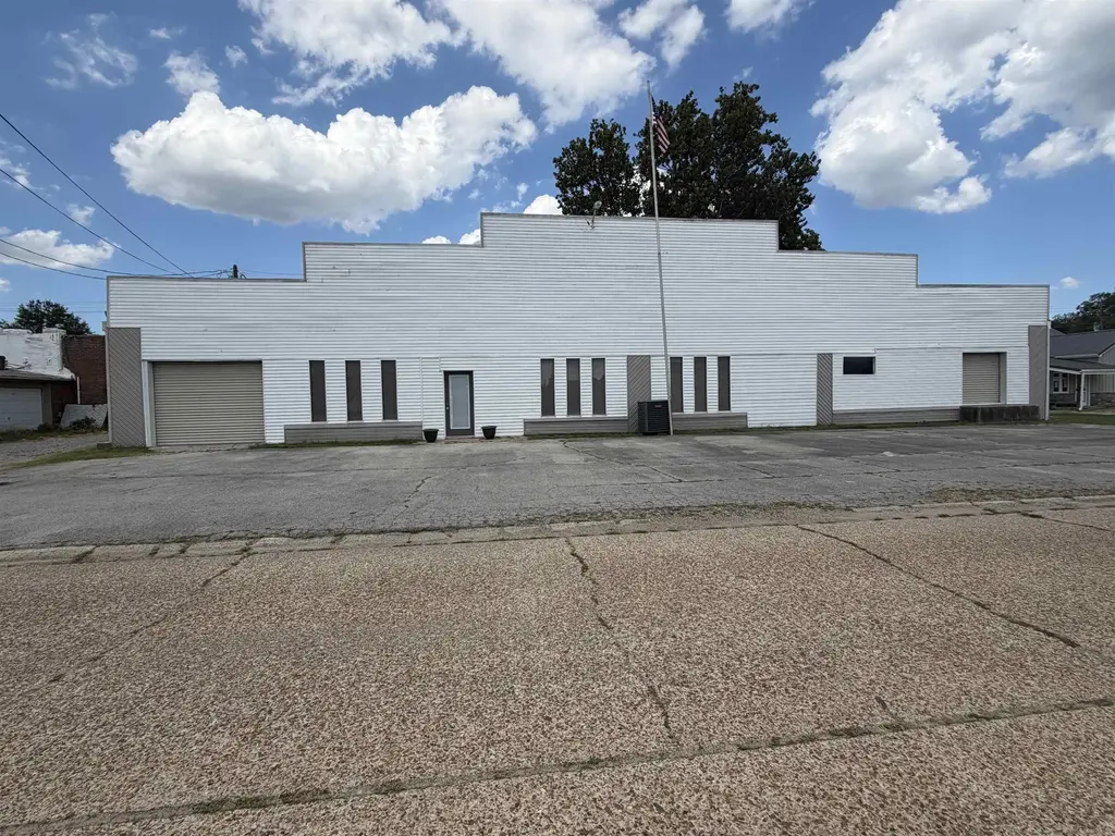 132 N Front Street, Piggott