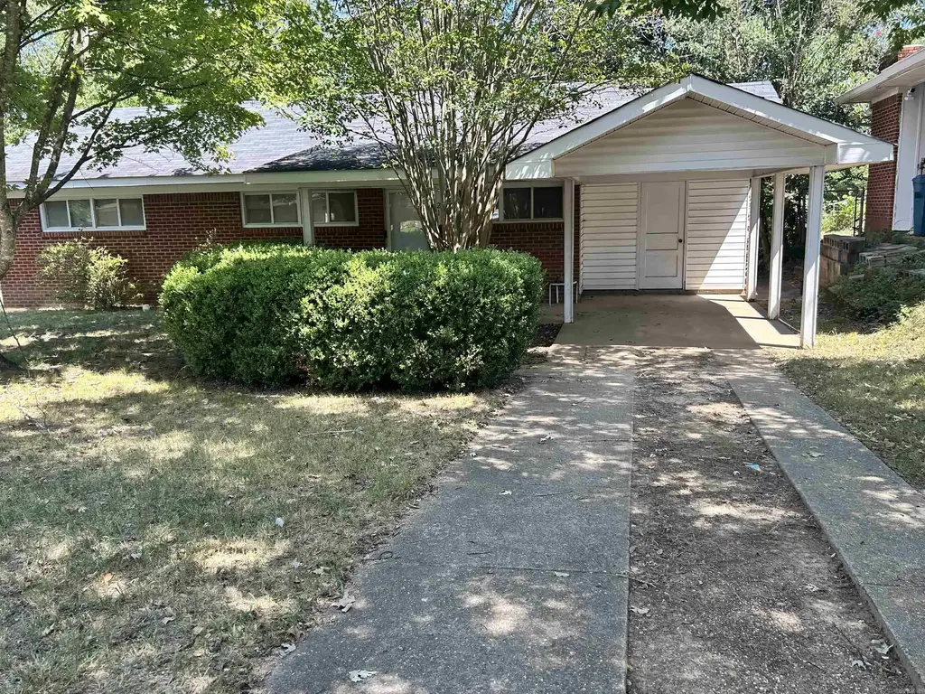 21 Ivy, Little Rock
