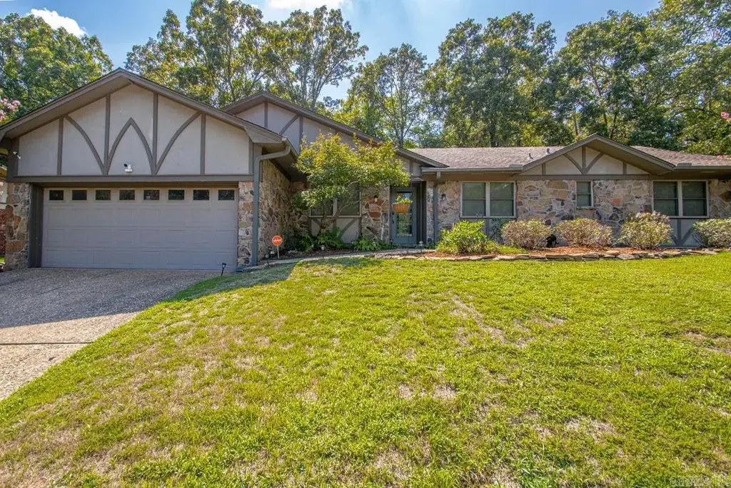 11 Greenview Circle, Sherwood