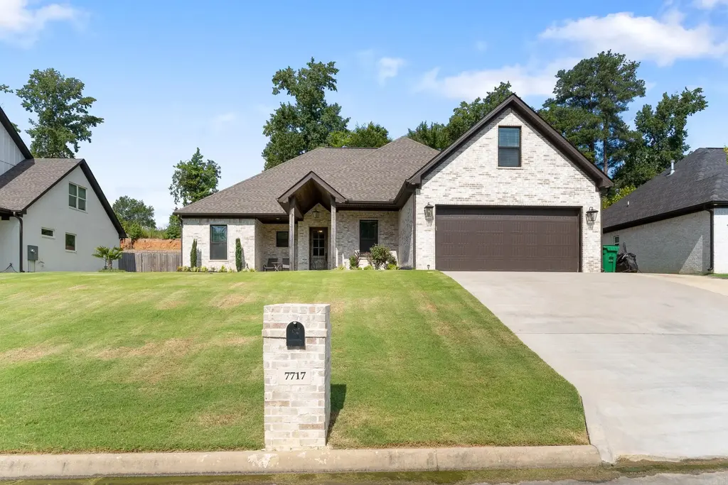 7717 S Shoreline Blvd., Benton