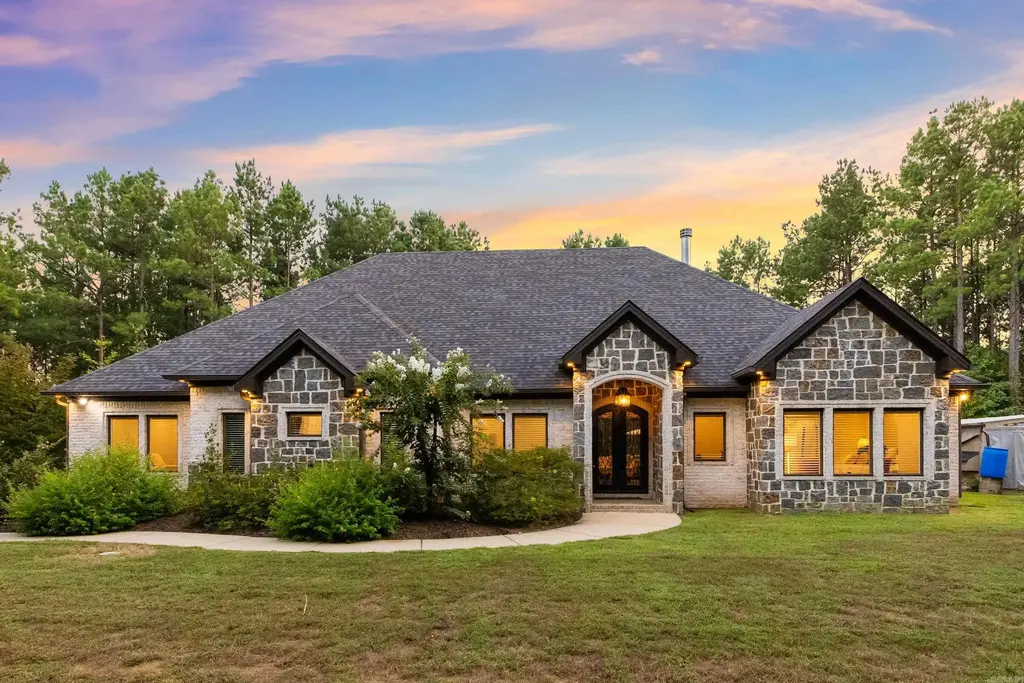 9601 Highway 35, Benton
