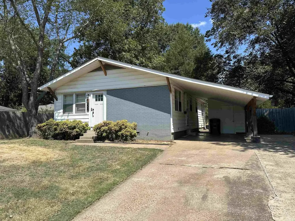 1304 W Center, Searcy
