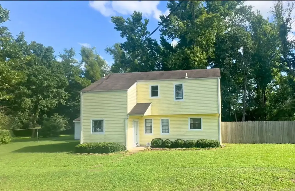 6 Ellzey Lane, Greenbrier