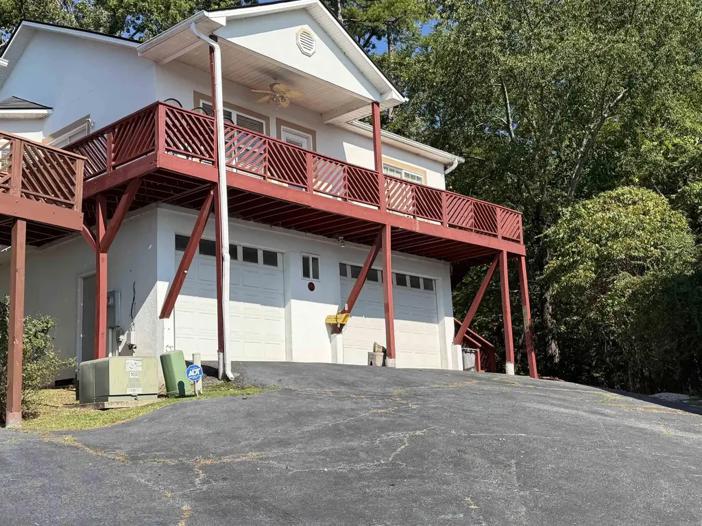 208 Aberina, Hot Springs