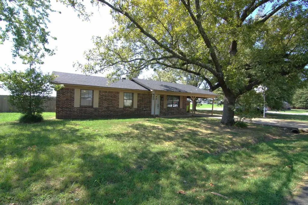 405 Plantation Drive, Lonoke