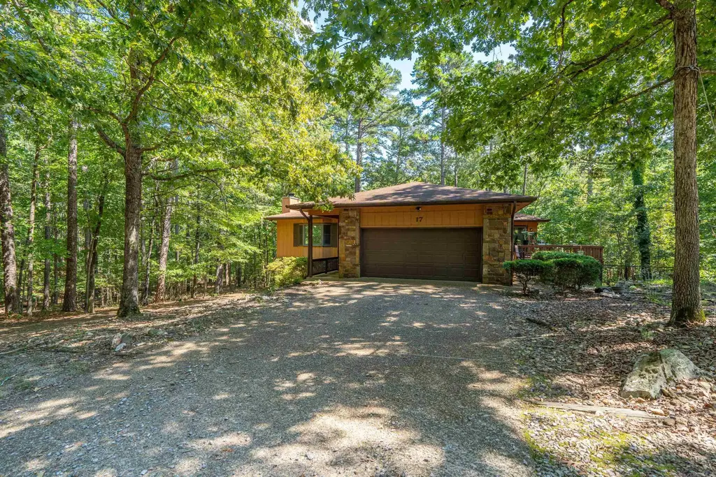 17 Badalona Circle, Hot Springs Village