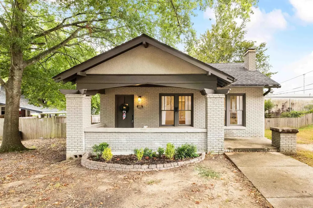 225 E Conway Street, Benton