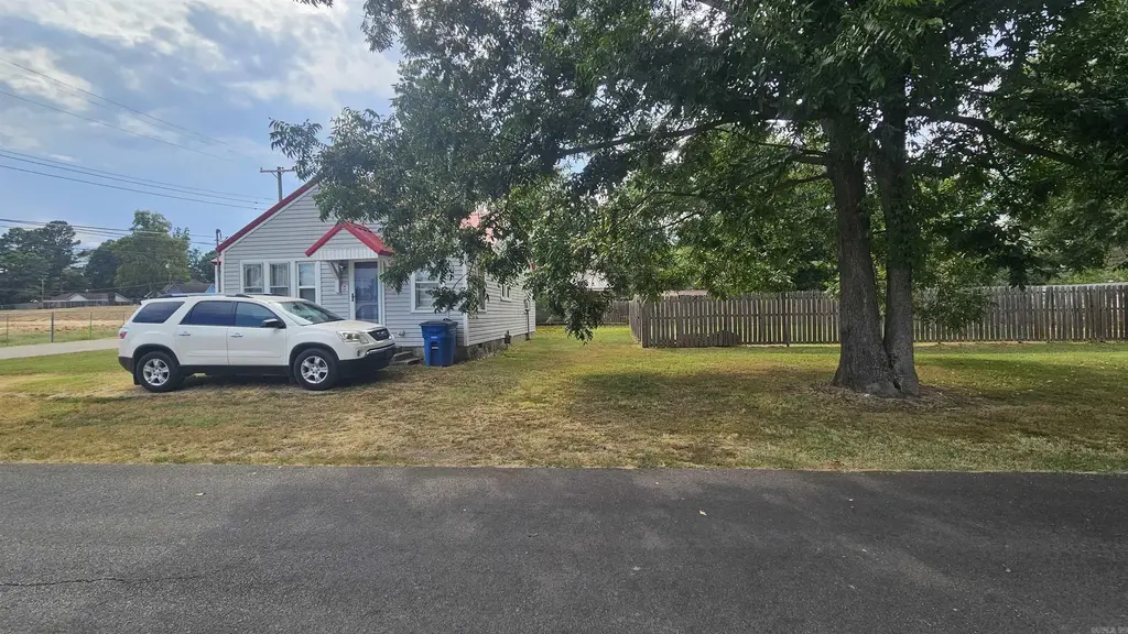 802 W 3rd St, Rector