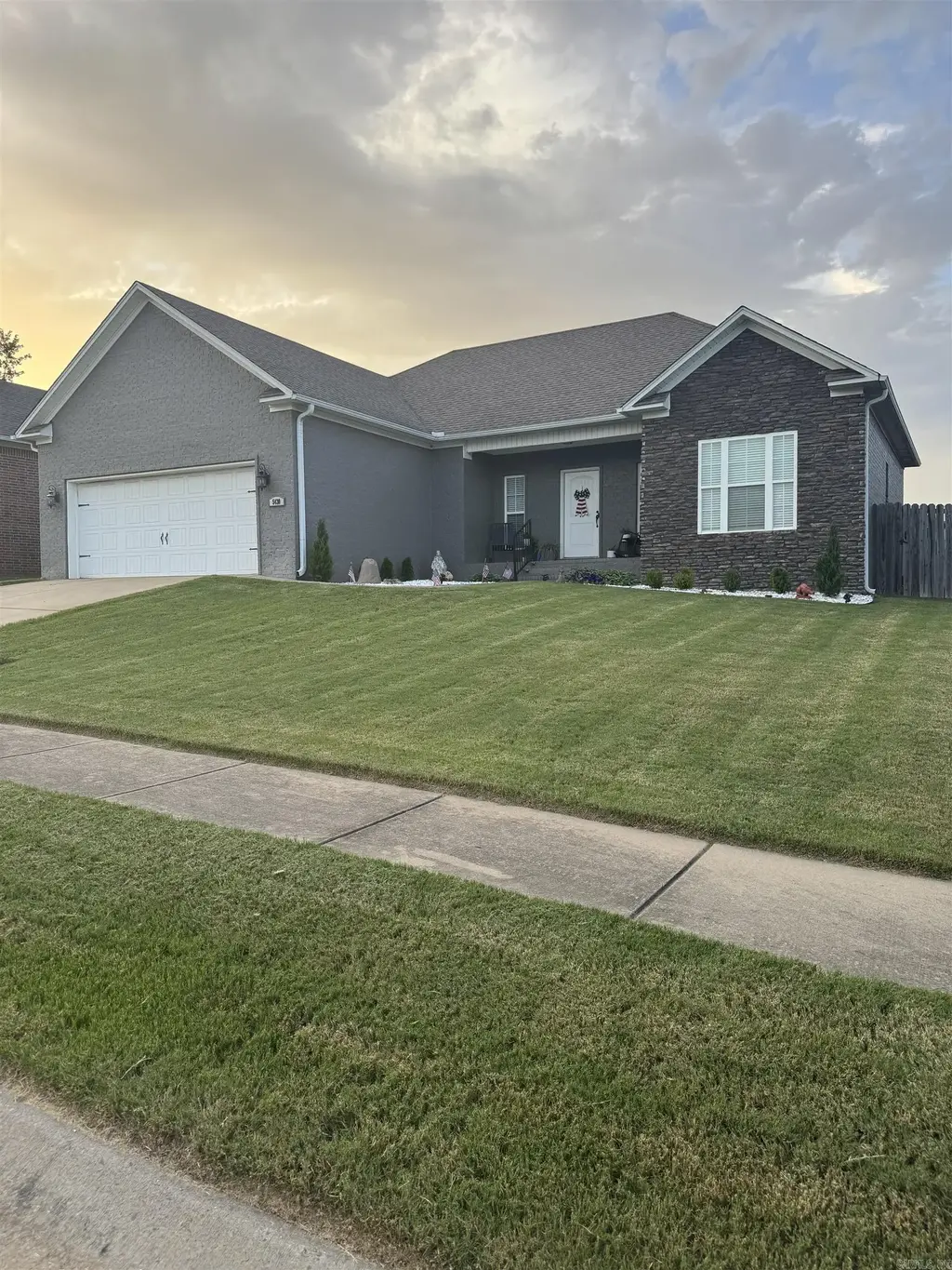 5430 Chateau, Conway