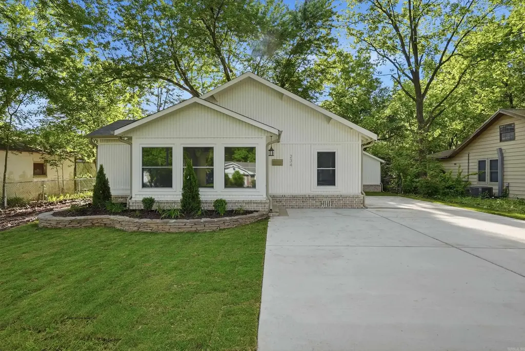 234 Conway Boulevard, Conway