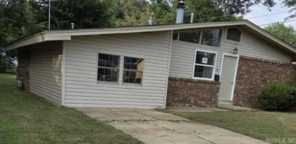 612 Beechwood, West Helena