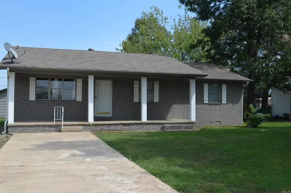 211 S Polk Street, Cabot