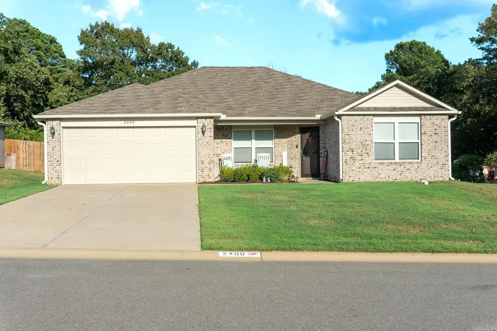 2400 Vivan Drive, Benton