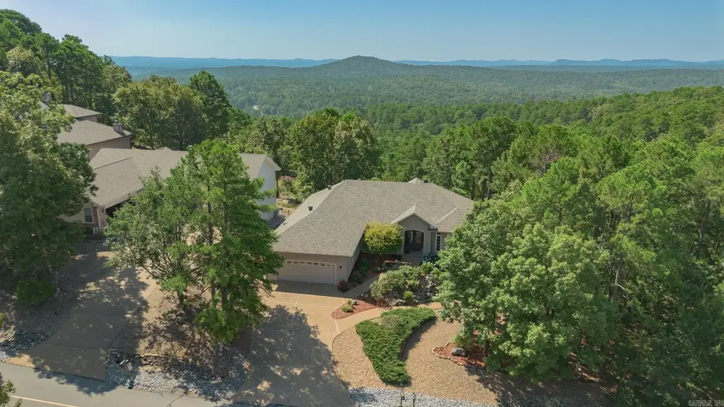 137 Mesero Way, Hot Springs Village