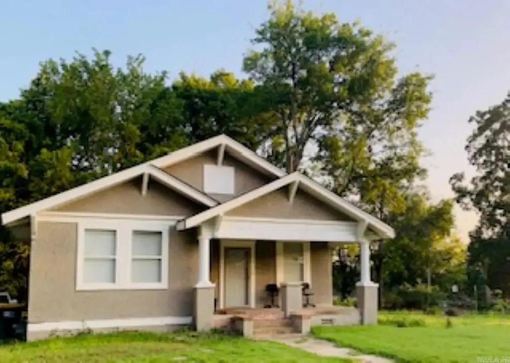 3817 W 10th St Street, Little Rock